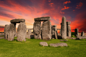 How far is stonehenge from london